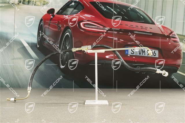 Fuel line between fuel rails L and R