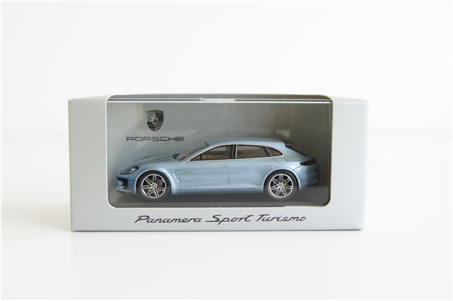 Porsche Panamera Sport Turismo, 1:43