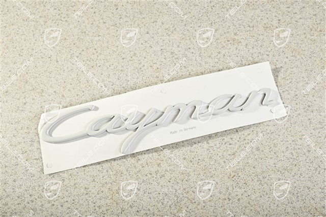 Emblemat / napis "Cayman" w podkładzie