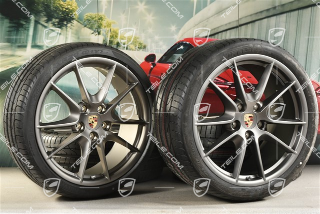 20" Carrera S (III) Sommerräder Satz, 8,5J x 20 ET51 + 11J x 20 ET70, Reifen 245/35 ZR20 + 295/30 ZR20, Platinium (seidenglanz), mit RDK-Sensoren