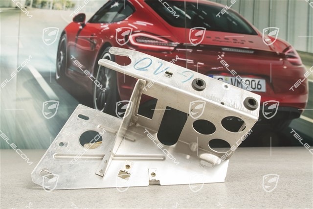 Carrera, Relay and fuse box mounting plate