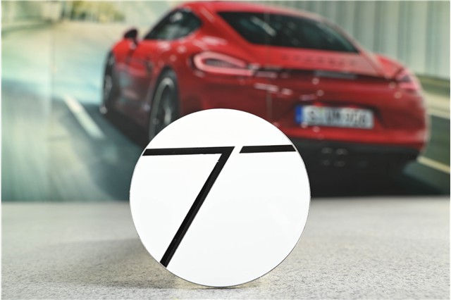 Type7, grill badge / plakietka na kratkę pokrywy silnika, biała