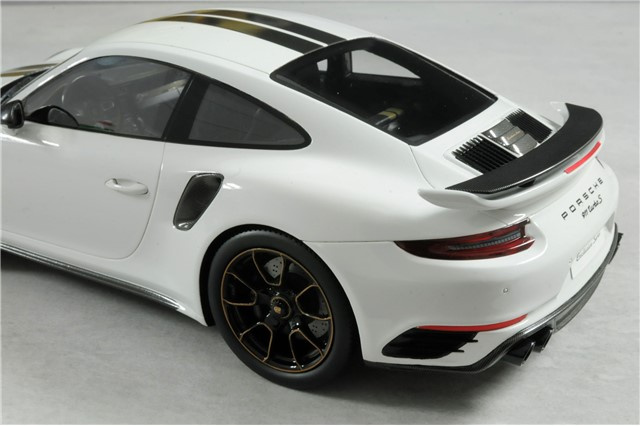 911 Turbo S, Exclusive Series, carrara white metallic, black/golden yellow 1:18, DieCast