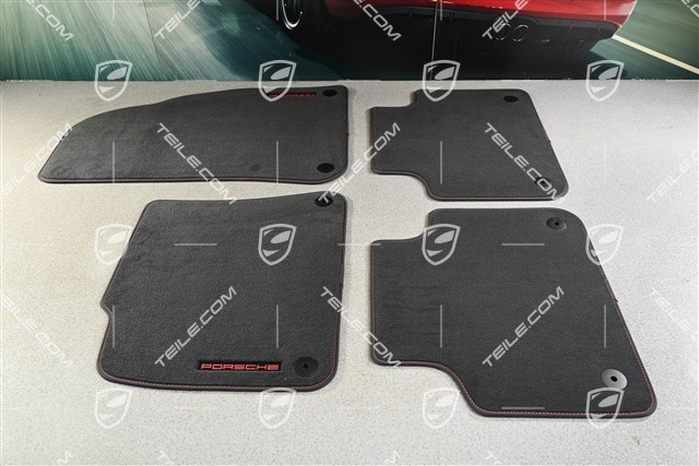Fußmatten Satz / Fussmattensatz, Velours, 4-teilig, schwarz mit gesticktem Roten „PORSCHE“ Schriftzug