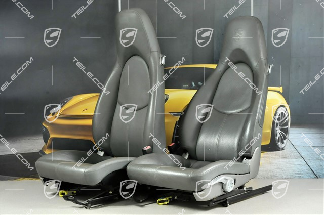 Sitze, manual einstellbar, Kunstleder, steingrau, Porsche Wappen, Satz (L+R)