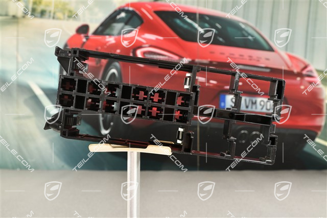 Relay carrier plate / Relay housing bracket, Engine bay