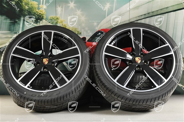 22-inch summer wheel set Sport Classic, rims 10J x 22 ET48 + 11,5J x 22 ET61 + Pirelli summer tyres 285/35 ZR22 + 315/30 ZR22, black high gloss, with TPM