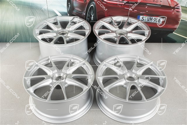 19-inch GT3 II wheel set, front 8,5J x 19 ET53 + rear 12J x 19 ET63, silver