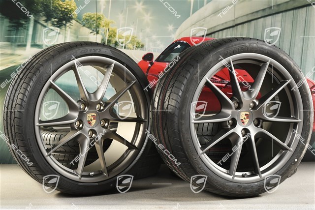 20" Carrera S (III) Sommerräder Satz, Felgen 8,5J x 20 ET51 + 11J x 20 ET70 + NEUE Pirelli Sommerreifen 245/35 ZR20 + 295/30 ZR20, Platinium seidenmatt, mit RDK-Sensoren