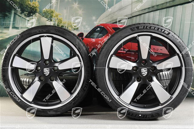20" Sommerräder Satz Sport Classic "50 Jahre 911", 9J x 20 ET51 + 11,5J x 20 ET48, Michelin Pilot Sport 4S Sommerreifen 245/35 R20 + 305/30 R20, in Schwarz