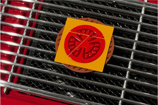 Type7 – Burger „Grill Badge” / plakietka na kratkę maski silnika