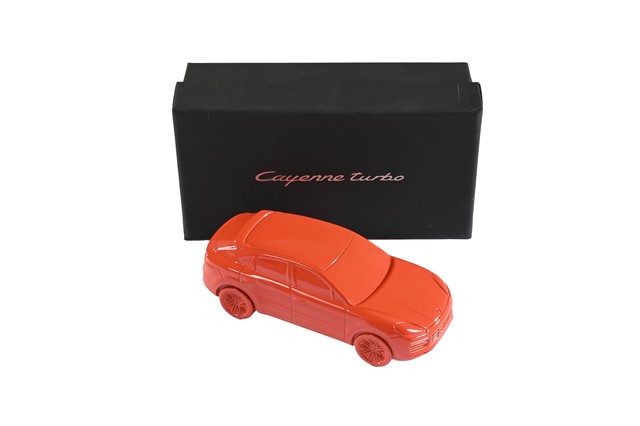 Porsche Cayenne Turbo Coupé - Modellauto / Briefbeschwerer Lava