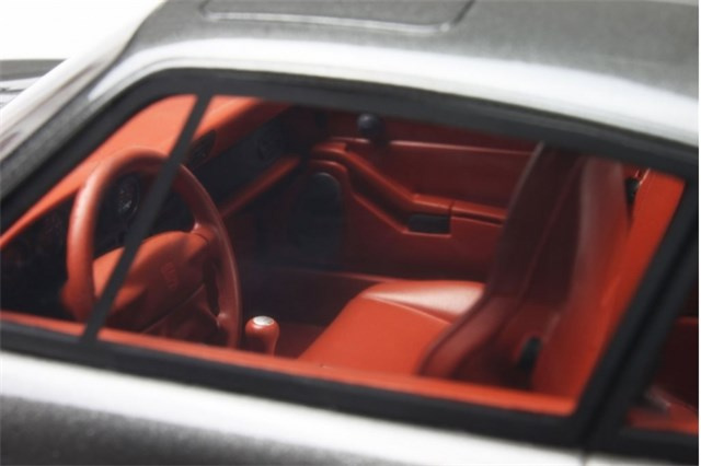 GT Spirit - Porsche 911 (993) Turbo, grau Met., Maßstab 1:18
