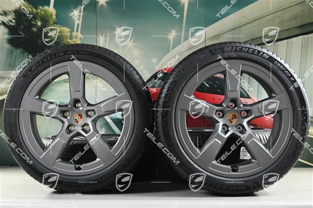 21" Macan Offroad Design Sommerräder Satz, Felgen 8,5J x 21 ET27 + 10,5J x 21 ET47 + Michelin Pilot Sport EV Sommerreifen 255/45 R21 + 295/40 R21, in Vesuvgrau