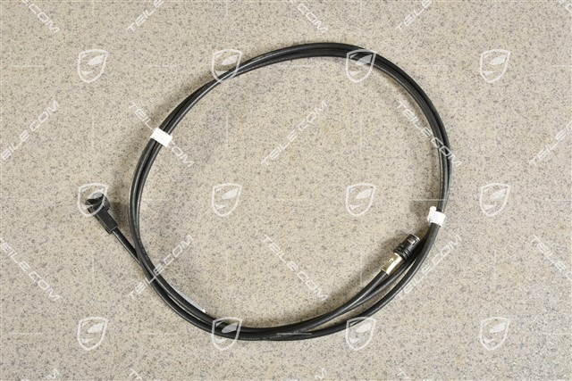 Connection cable for antenna signal amplifier / booster