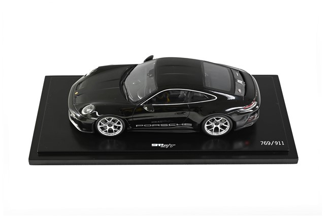 911 S/T 992, black, black, Limited Edition / 911 pieces, scale 1:18