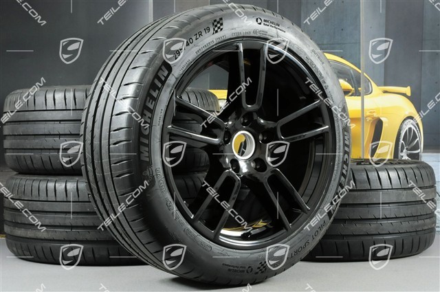 19" Koła letnie, komplet "Panamera", felgi 9J x 19 ET64 + 10,5 J x 19 ET62 + opony letnie Michelin Sport 4 265/45 R19 + 295/40 R19, czarny połysk