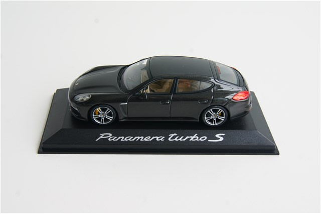 Porsche Panamera Turbo S, 1:43