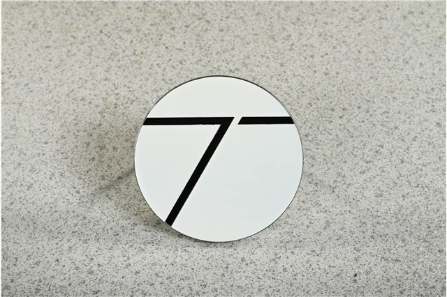 Type7, grill badge / plakietka na kratkę pokrywy silnika, biała