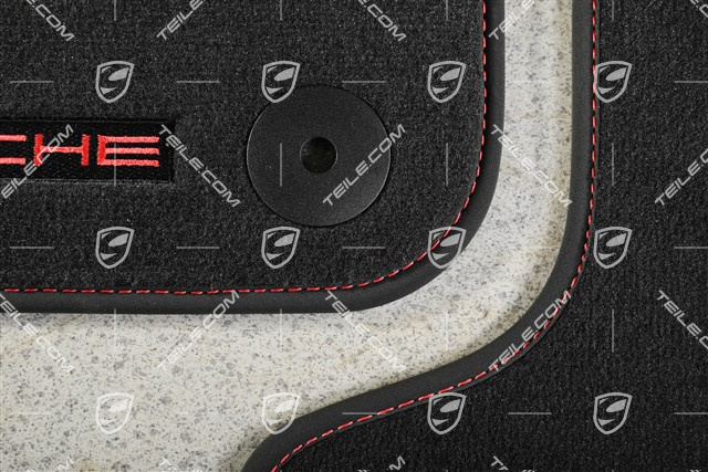 Fußmatten Satz / Fussmattensatz, Velours, 4-teilig, schwarz mit gesticktem Roten „PORSCHE“ Schriftzug