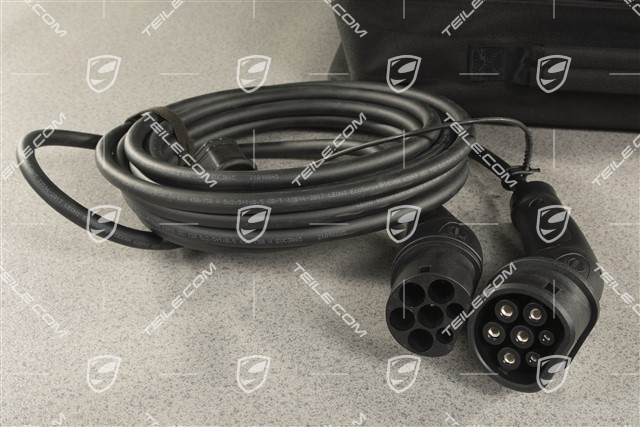 Connecting line / Charging cable with socket, lenght 7,5m