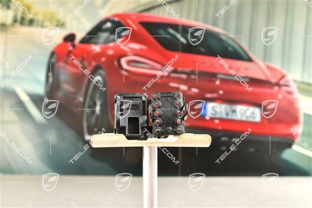 Plug / socket connector