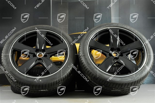 21" "Sport Classic" czane (wysoki połysk) koła letnie komplet, felgi 9J x 21 ET26 + 10J x 21 ET19, opony Pirelli PZero 265/40 R 21 + 295/35 R 21, z czujnikami ciśn.