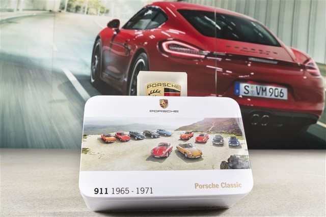 Pudełko z zapasowymi żarówkami i bezpiecznikami, 12 Volt, do Porsche 911 F-model 1965-1971