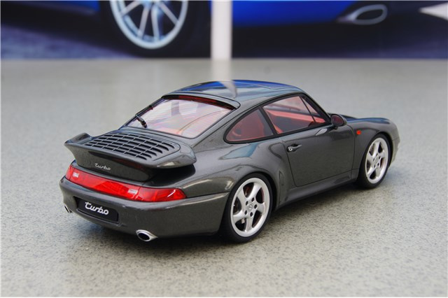 GT Spirit - Porsche 911 (993) Turbo, grau Met., Maßstab 1:18