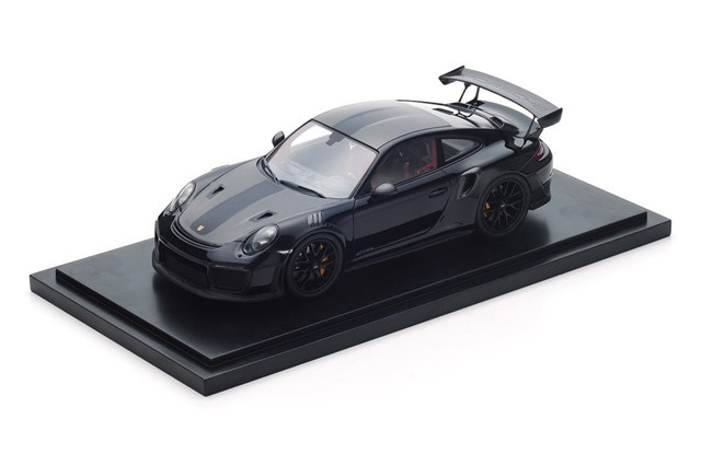 Model Porsche 911 GT2 RS (991), in Schwarz, Limited Edition, skala 1:18