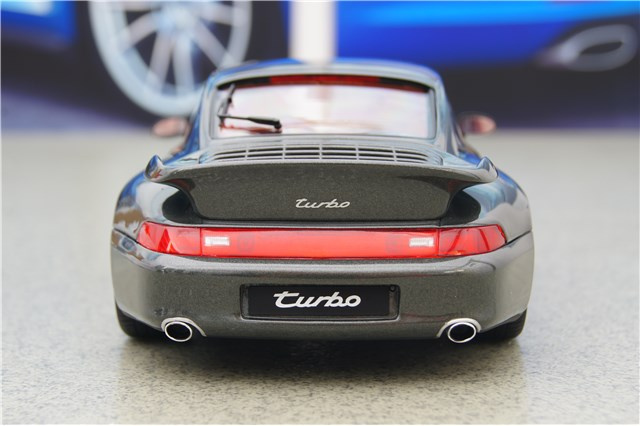 GT Spirit - Porsche 911 (993) Turbo, grau Met., Maßstab 1:18