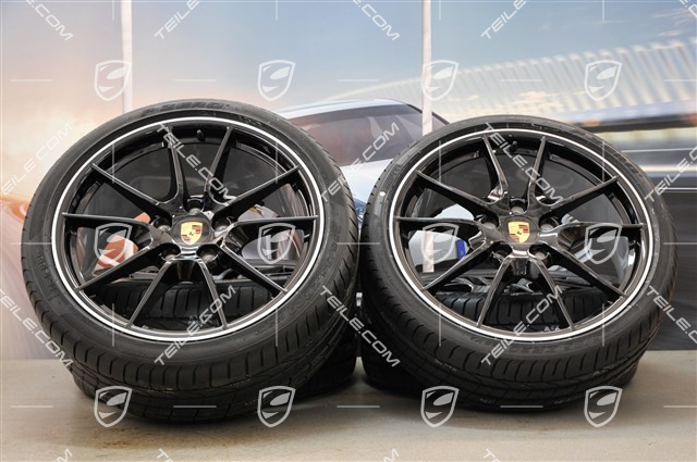 20" Komplet kół letnich Carrera S (III), 8J x 20 ET57 + 9,5J x 20 ET45, opony Pirelli 235/35 ZR20 + 265/35 ZR20, gwiazda felgi czarna (połysk)