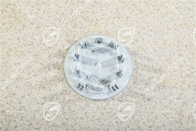 Hub cap, concave, monochrome crest, Brilliant Silver