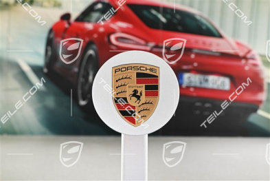 Hub cap, concave, monochrome crest, Brilliant Silver