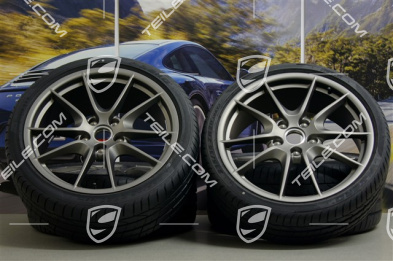 20" Carrera S Sommerräder Satz, in Platinum (seidenglanz), 8J x 20 ET57 + 9,5J x 20 ET45 + Sommerreifen 235/35 ZR20 + 265/35 ZR20, ca. 500 Km