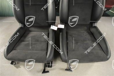 Sitze, manual/elektrisch einstellbar, Kunstleder/Alcantara, in Schwarz, L+R
