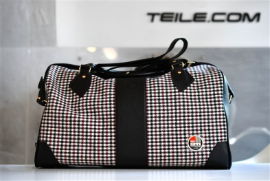 "60Y 911" Touring Bag 911 "60 Jahre 911", Pepita Muster in Schwarz/Rot, Jubiläumsplakette 50/30/28 cm