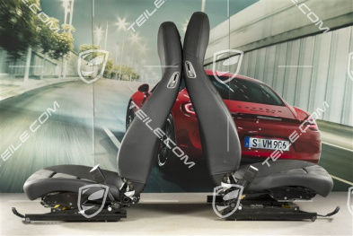 Sitze, manual/elektrisch einstellbar, Kunstleder/Alcantara, in Schwarz, L+R